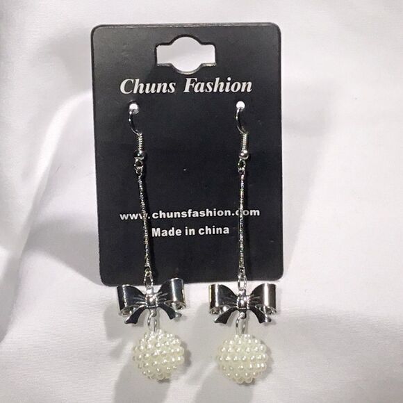 Holiday Style Dangle Earrings (UC3) - Picture 1 of 4